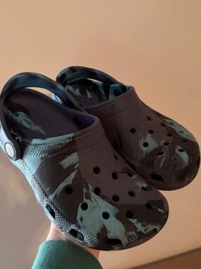 Black & Teal Tie-Dye Casual Slip-On Clogs